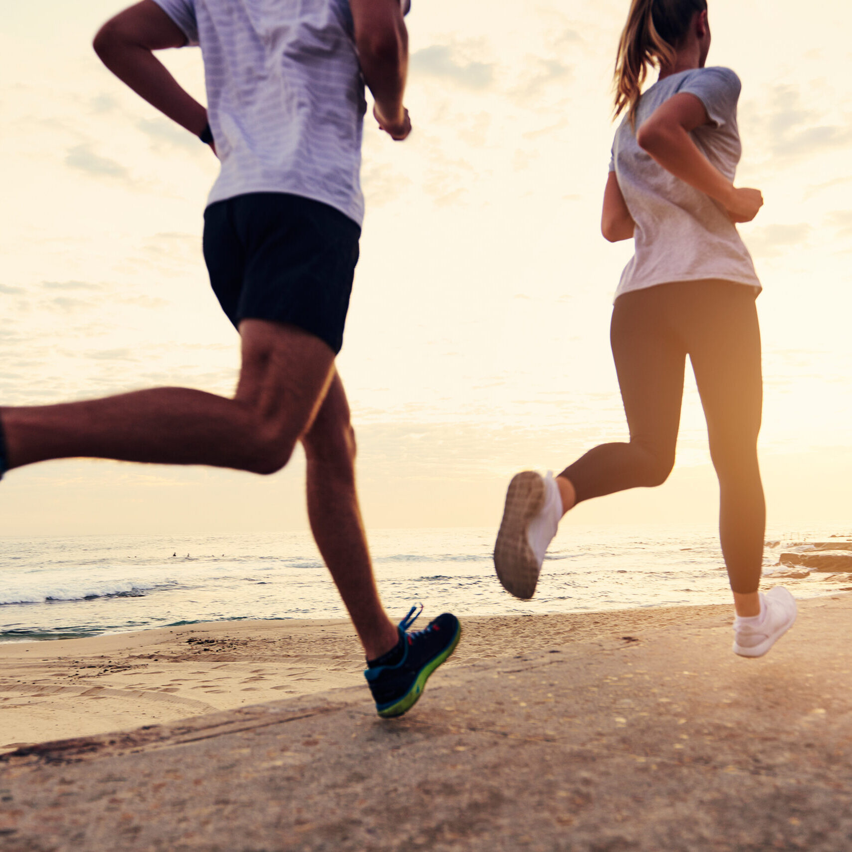 Shot of people running along the beachhttp://195.154.178.81/DATA/i_collage/pu/shoots/806139.jpg